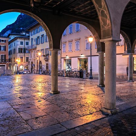 Nido Sui Tetti Di Riva Del Garda - Happy Rentals Exteriör bild