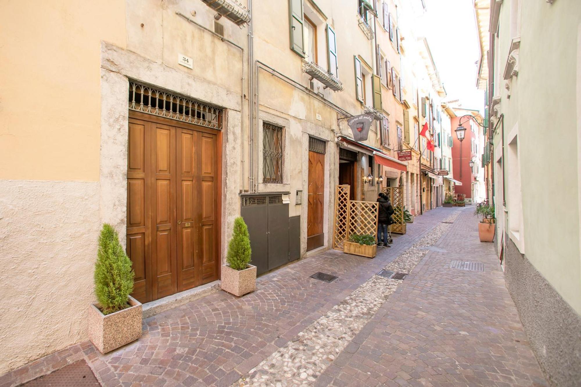 Nido Sui Tetti Di Riva Del Garda - Happy Rentals Exteriör bild