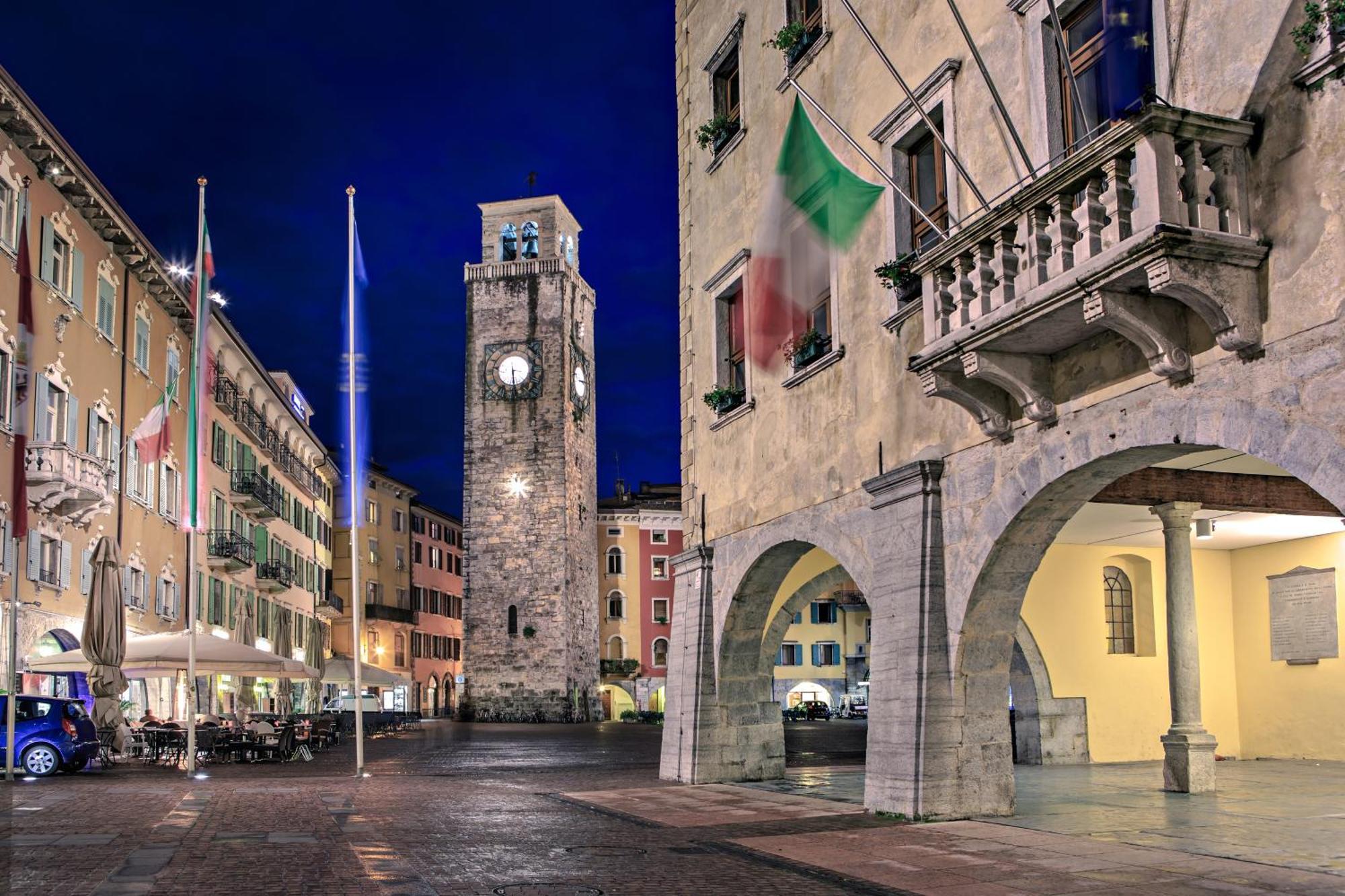 Nido Sui Tetti Di Riva Del Garda - Happy Rentals Exteriör bild